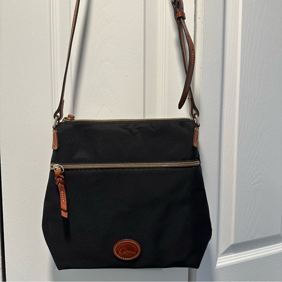 Dooney and Bourke Bag - Picture 3 of 8